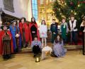 Bild: do
Ein berührendes Krippenspiel der Ministranten weist in der Kindermette am Heiligen Abend den Gläubigen in der Stadtpfarrkirche St. Laurentius den Weg zur Ankunft des Jesuskindes.