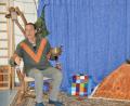 Bild: ak
Märchenerzähler Olivier Machander begeistert die Buben und Mädchen des Kinderhauses Mobile mit seinen Geschichten und auch mit seiner Körpersprache.
