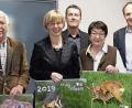 Bild: exb
Die neuen Schulkalender präsentierten (von links) Franz Erras (Bayerischer Jagdverband), Beatrix Hilburger (Fachliche Leitung Schulamt), Gerald Haas (Schulrat), Lore Kaiser (Bayerischer Jagdverband), Stephan Tischer (Schulrat) und Gerhard Doerfler (Fischereiverein Amberg).