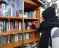 Bild: Gerhard Götz
Wer Lesefutter braucht, kann im Bücherschrank auf dem Marktplatz stöbern.