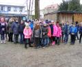 Bild: exb
Die Grundschüler aus Tachau und Plößberg gingen gemeinsam den Plößberger Krippenweg.