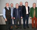Bild: wro
Harald Seitz wechselt ins Mitterteicher Rathaus. Zum stellvertretenden Bauhofleiter wurde Alexander Bäumler – als Nachfolger von Josef Beer - ernannt. Im Bild (von links) Bürgermeister Herbert Bauer (Falkenberg), Alexander Bäumler, zweiter Bürgermeister Fritz Holm (Wiesau), Josef Beer, Harald Seitz, Bürgermeister Toni Dutz (Wiesau) und Bauhofleiter Michael Klarner.