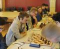 Bild: sts
Die erste Jugendmannschaft des Schachklubs Schwandorf in der Bayernliga noch hoffnungsvoll im Duell gegen München Südost.