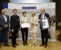 Bild: exb
Gerhard Brunner, Inhaber der „Brunner Bäcker“ (rechts) darf sich über den bundesweit dritten Platz und die Auszeichnung durch die „Deutschen-Wirtschafts-Junioren“ freuen.
