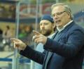 Bild: gb
Chefcoach Ken Latta (vorne) und Co-Trainer Florian Zellner geben bei den Blue Devils auch in der Saison 2019/20 den Takt an. Vor dem Match am Freitag gegen Höchstadt (7:6 in der „Overtime“) wurden die Vertragsverlängerungen bekanntgegeben.