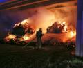 Bild: ch
Im Juni brennen im Landkreis Schwandorf Anhänger mit Heu unter einer Brücke der B 85.
