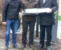 Bild: lep
Gerhard Schmerber (links) vom regionalen Betriebsmanagement und Kommunalbetreuer Markus Windisch vom Bayernwerk (rechts) besprechen die Umstellung der Beleuchtung mit Bürgermeister Jürgen Kürzinger (Mitte).