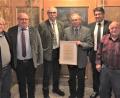 Bild: rgr
Der Fischereiverein ernennt Hans Biersack (Dritter von rechts) zum Ehrenmitglied.