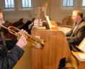 Bild: le
Einen musikalischen und konzertanten Ohrenschmaus gab es beim Abschlussgottesdienst in der katholischen Pfarrkirche St. Johannes der Täufer mit Organist Harald Bäumler und Trompeter Andreas Bäumler.
