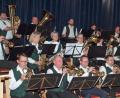 Bild: sön
Mit der Marschpolka Ensdorfer Musikanten eröffnet unter der Führung von Hubert Haller (rechts) die Blaskapelle ihr Jubiläumskonzert anlässlich des 70. Geburtstags.