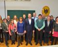 Bild: dob
Im Pfälzerhof empfangen die Vertreter der Sicherheitsbehörden Bundestagsabgeordneten Uli Grötsch (Siebter von links) mit seiner Delegation.