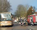 Bild: Alexander Auer
In Heiligenhausen (Landkreis Regensburg) prallt ein Bus gegen einen Baum.