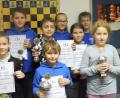 Bild: sts
In verschiedenen Klassen kämpften die Teilnehmer bei der Schwandorfer Jugend-Stadtmeisterschaft um den Sieg. Unser Bild zeigt die erfolgreichsten Teilnehmer der Altersklassen U10 und U14.