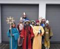 Bild: wku
Mit dem Segen tragen die Sternsinger in Hannesreuth und Kürmreuth auch Neujahrsgrüße von Haus zu Haus. Von links nach rechts: Antonia Kraus, Laura Friedrich, Dag-Hendrik Lammerich, Alexander Kraus, Ben Paulus, Josephine Graml, Annika Graml, Leonie Kraus.