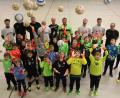 Bild: kro
28 Jungen und Mädchen machten beim 7. Hallen-Torwartcamp von Huberth Rosner (hinten Mitte) mit. Die Trainer luden an vier Stationen zu den verschiedensten Trainingseinheiten ein.