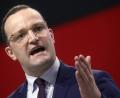 Bild: Michael Kappeler/dpa
Hatte Bundesgesundheitsminister Jens Spahn (CDU) in seiner Jugend eine Zahnspange oder nicht? Eine von seinem Ministerium veröffentlichte Studie kritisiert die fehlende Erforschung des medizinischen Nutzens dieser kieferorthopädischen Behandlung.
