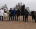 Bild: opp
Neuer Vorsitzender Martin Kilian (Dritter von rechts) bietet immer samstags Reitunterricht auf seinem Pferd und den beiden Schulponys Rosalie und Ricky an.