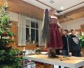 Bild: gri
Johanna Müller braucht nicht lange, um den Reisigbesen an den Mann zu bringen.