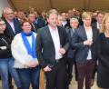 Bild: no
Zahlreiche Vertreter des öffentlichen Lebens geben sich beim Neujahrsempfang der Gemeinde Illschwang im Unterrichtsraum der Feuerwehr ein Stelldichein.