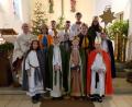 Bild: gi
Bei schlechter Witterung waren am Samstag die Sternsinger der Filialgemeinde Tröbes unterwegs und brachten in die Häuser den Segen und baten um eine Spende für die Kinder.