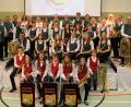 Bild: oe
35 Jahre Blaskapelle Ammerthal. Beim Jahreskonzert war wieder jeder
Platz in der Mehrzweckhalle besetzt. Links: Dirigent Manuel Jung, daneben
Vorsitzender Daniel Haller.