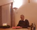 Bild: wku
Regisseur Hans Walter Bottenbruch bei seiner Lesung anlässlich des Neujahrsempfangs der evangelischen Kirchengemeinde Hirschau.