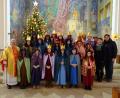 Bild: rgl
Die Oberwildenauer Sternsinger mit Pfarrer Arnold Pirner (links) und den Betreuerinnen Silvia Ippisch und Alexandra Voit (rechts)