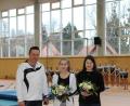Bild: exb
Vorsitzender Frank Brünning gratuliert den neuen Übungsleiterinnen Helena Reisinger und Isabel Wallner zur bestandenen Prüfung.