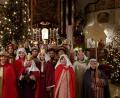 Bild: mng
Festlich gewandet erhalten die Sternsinger den Segen von Stadtpfarrer Edmund Prechtl, um diesen an die Bürger weiterzugeben.
