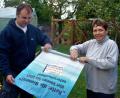 Bild: jml
OWV-Vorsitzender Markus Müller und Karin Zielbauer, seine Stellvertreterin, können bald die Plakate für das Volksbegehren "Artenvielfalt" wieder ausrollen. Am 31. Januar beginnt in den Rathäusern die Eintragungsfrist.