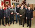 Bild: njn
Langjährige Mitglieder konnten bei der Feuerwehr Erbendorf geehrt werden. Auf dem Bild (von links) Vorsitzender Albert Vollath, Bürgermeister Hans Donko, zweiter Kommandant Wolfgang Gruber, die Geehrten Josef Böckl, Josef Bollmann und Josef Schleicher sowie Kommandant Bernhard Schmidt, zweiter Vorsitzender Tobias Bollmann und Schriftführer Benjamin Schlicht.