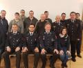 Bild: gi
Dieser Vorstand um Vorsitzenden Kilian Völkl (vorne, Mitte) führt die Feuerwehr Burgtreswitz die kommenden drei Jahre. Größte Herausforderung wird der Neubau des Gerätehauses sein.