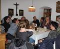 Bild: hev
Einen gemütlichen und lustigen Abend verbringen die Besucher beim Stärke-Antrinken des Heimatvereins in den Taubnschusterstuben.