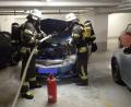 Bild: Feuerwehr Weiden
In der Tiefgarage von Witt brennt am Mittwochmorgen ein Auto. Mitarbeiter greifen zum Feuerlöscher und verhindern Schlimmeres. Die Feuerwehr Weiden kümmert sich um die Nachlöscharbeiten.