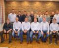 Bild: gi
Die Spielvereinigung Moosbach e.V. wird die nächsten drei Jahren von dieser Mannschaft durch die Vorsitzenden Helmut Meindl (Dritter von rechts), Erhard Bock (Dritter von links) und Jens Ketcher (Zweiter von rechts) geführt.