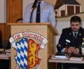Bild: rgr
Jugendwart Marco Schiener (links stehend) und Kommandant Manfred Krauß (rechts) berichten bei der Jahreshauptversammlung der Feuerwehr Gmünd über die Aktivitäten im vergangenen Jahr.
