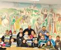 Bild: es
Bürgermeister Max Völkl (Mitte) muss beim Besuch der Klasse 3/4 mit Klassenlehrer Thomas Troidl (rechts) viele Fragen der Buben und Mädchen beantworten.