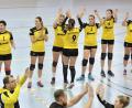 Bild: Hubert Ziegler
Aufmunterndes Abklatschen bei den Hahnbacher Volleyballerinnen. Auf sie wartet in Sonthofen eine schwere Aufgabe.