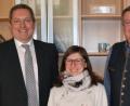 Bild: exb
Franken-Pfalz-Managerin Verena Frauenknecht mit den Bürgermeistern (von links) Joachim Neuß (Auerbach) und Hans Koch (königstein).