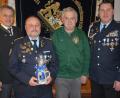 Bild: jr
Erich Fischer (Zweiter von links) und Josef Rödl (Zweiter von rechts) standen fast 25 Jahre lang an der Spitze der Krieger-, Soldaten- und Reservistenkameradschaft Mitterteich. Bürgermeister Roland Grillmeier (links) und der neue stellvertretende Vorsitzende Stefan Badstieber dankten für den Einsatz.