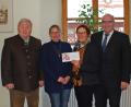 Bild: enz
Die Spendenübergabe mit Bürgermeister Klaus Meyer, „Lichtblicke“-Schirmherrin Edith Lippert, Gäste-Info-Leiterin Ursula Stingl und Konzert-Organisator Franz Danhauser (von rechts).