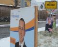 Bild: Gabi Schönberger
Dass Mantel einen neuen Bürgermeister wählt, ist nicht zu übersehen. Von großen Plakaten lachen die Kandidaten dem Wahlvolk entgegen.