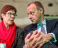 Bild: Jan Woitas/ZB/dpa
Die CDU Parteivorsitzende Annegret Kramp-Karrenbauer unterhält sich mit Friedrich Merz.