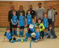 Bild: obl
Landkreismeister FC Edelsfeld bei der Siegerehrung mit (hinten von links) Auerbachs 2. Bürgermeister Herbert Lehner, Christina Rösl vom Landratsamt, den beiden Trainern Benedikt Plach und Fabian Plach sowie Kreisjugendleiter Klaus Meier.