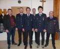 Bild: sl
Zum Oberfeuerwehrmann wird Johannes Kammerer (Zweiter von rechts) und zum Hauptfeuerwehrmann Matthias Schösser (Dritter von links) befördert.