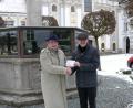 Bild: kgg
530 Euro aus dem Erlös des Konzerts zwischen Weihnachten und Neujahr in der Basilika übergab MGV-Vorsitzender Klaus Rösch an Stadtpfarrer Thomas Vogl (rechts) als Beitrag zur Finanzierung der Orgelreinigung.