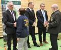 Bild: wec
Großes Händeschütteln und Austauschen von guten Wünschen beim Neujahrsempfang im Domcom: Die drei Bürgermeister (von rechts) Josef Gilch, Dritter Bürgermeister Erich Meidinger und Zweiter Bürgermeister Michael Götz haben viel zu tun.