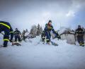 Bild: Media Team/THW LV Bayern
Schaufeln und "Schneehexen" sind im Dauereinsatz. Bis Sonntag werden die THW-Helfer aus Weiden noch in der Krisenregion benötigt.
