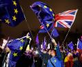 Bild: Foto: Frank Augstein/AP/dpa
Anti-Brexit-Demonstranten reagieren, nachdem die Ergebnisse der Abstimmung über die Brexit-Vereinbarung von Premierministerin Theresa May bekannt werden. Das britische Parlament hat das Brexit-Abkommen abgelehnt.