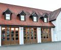 Bild: ü
Sobald die Witterung es zulässt, werden am Feuerwehrgerätehaus die Arbeiter anrücken: Das Gebäude erhält für circa 70 000 Euro neue Fenster, Türen und Tore. Hand- und Spanndienste der Mitglieder sind bei den Erneuerungsarbeiten willkommen, macht Kommandant Torsten Goß in der Jahreshauptversammlung deutlich.